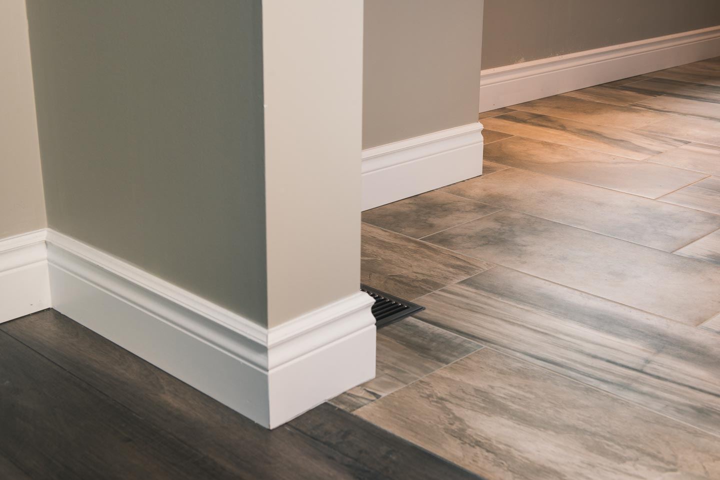 113A - 5 1/2&quot; Colonial Baseboard